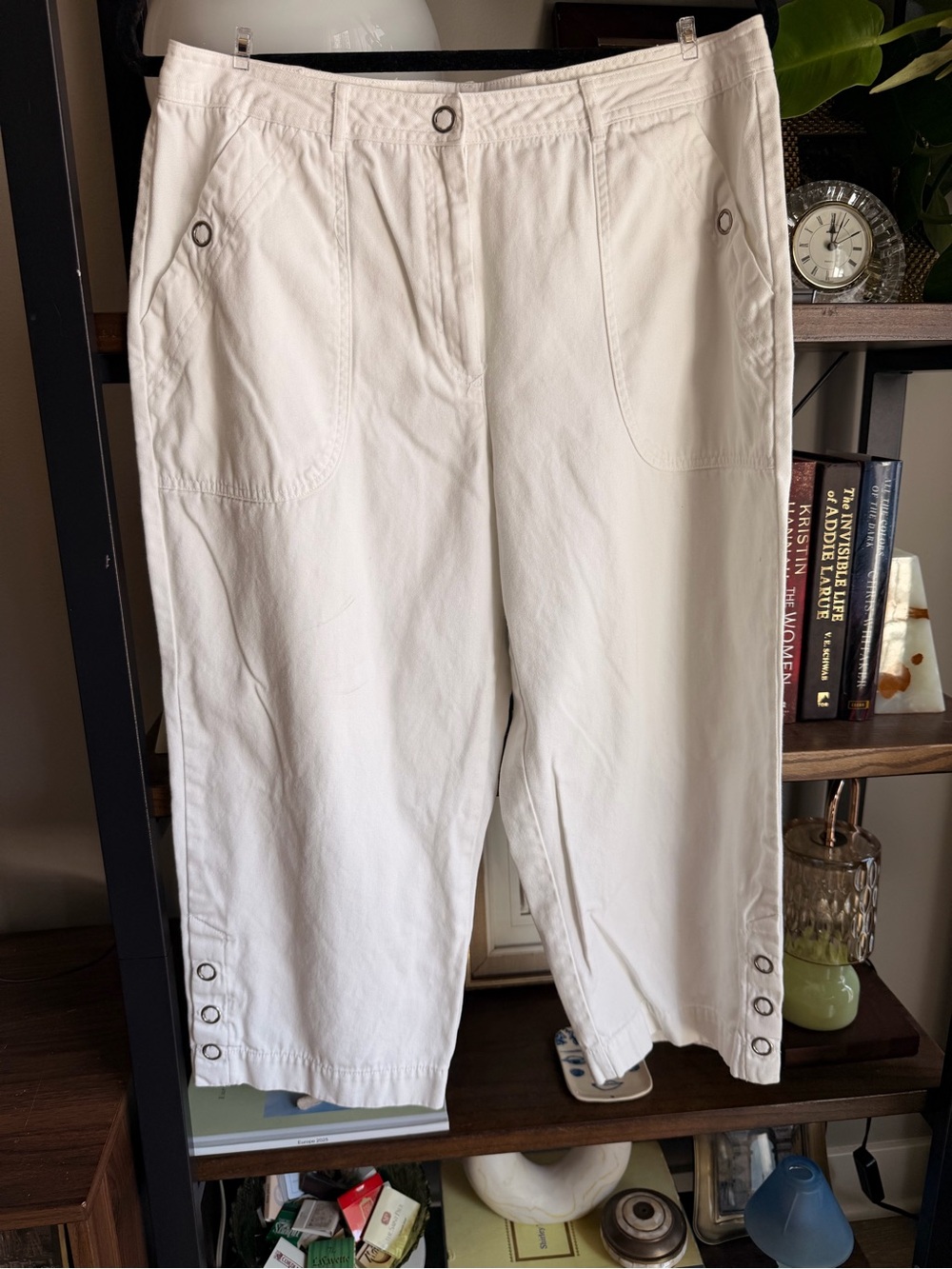 White Ring-Button Capris